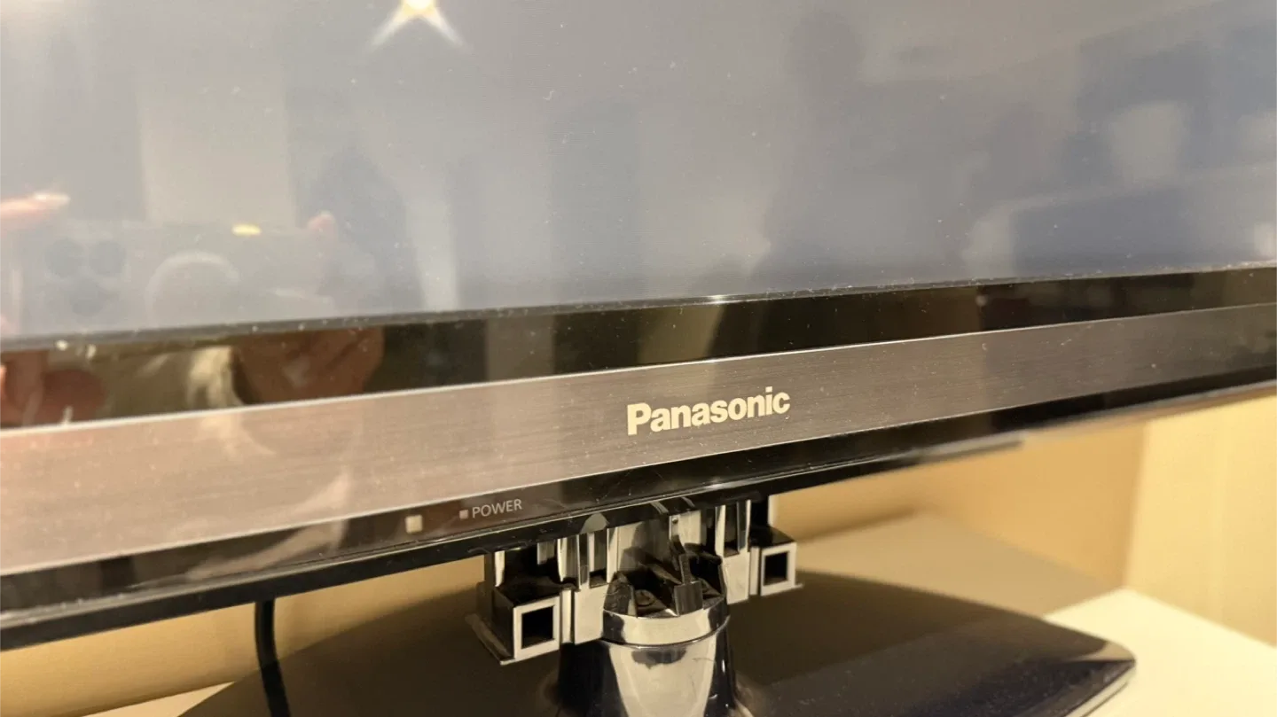 Panasonic Viera TC-P50S30 50" Plasma HDTV image indicator(2)