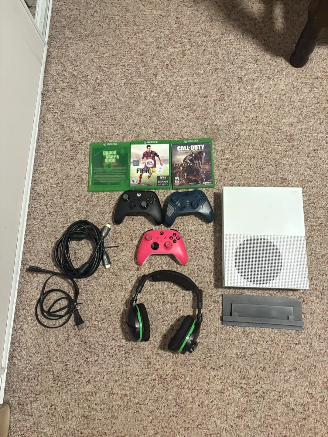Xbox One S Console, Games, Controllers & Turtle Beach Headset