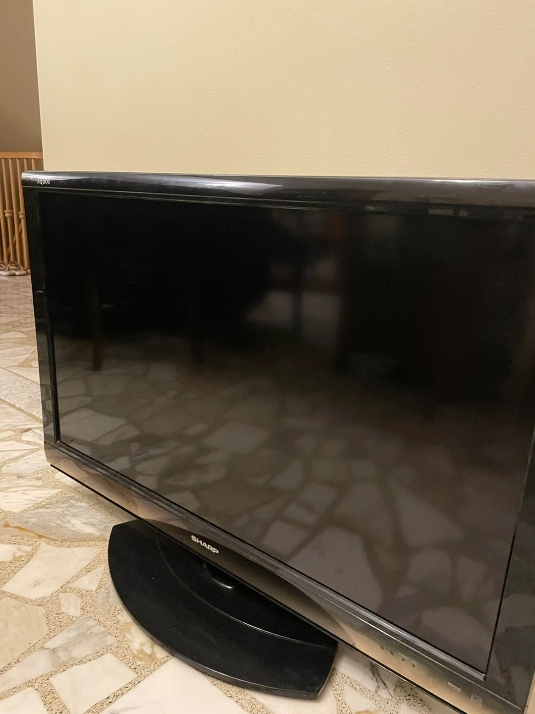 Téléviseur Sharp - Fonctionne Bien - 10$