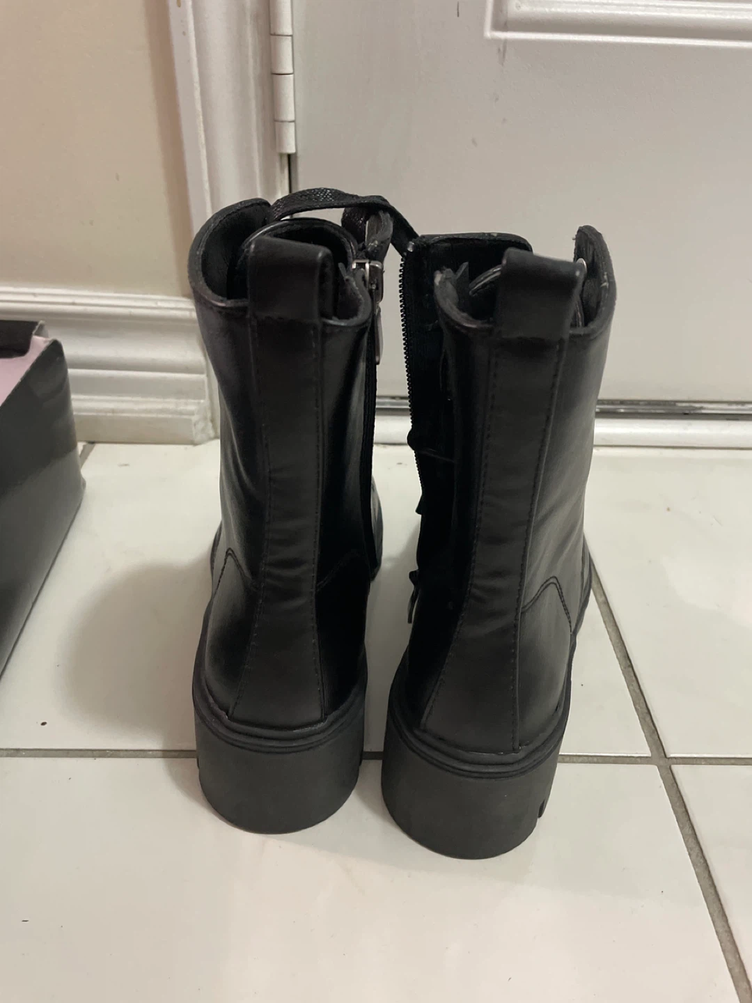 Brand new Black Boots Size 7 - photo 3