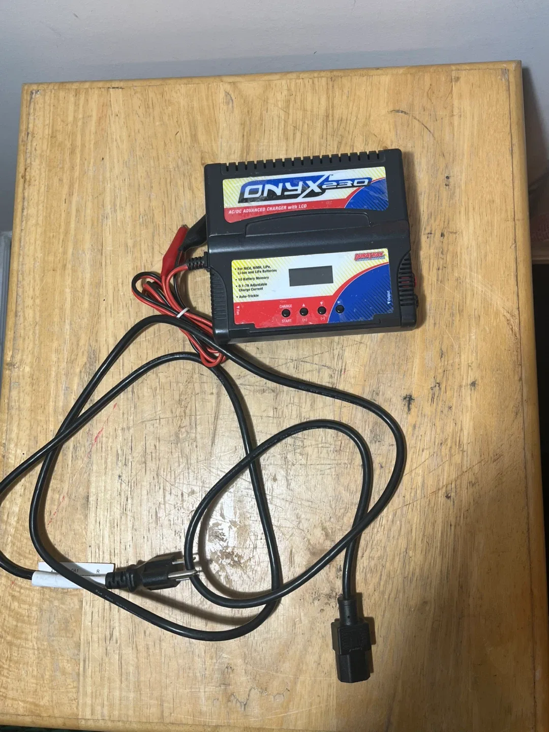 Duratrax Onyx 230 AC/DC Advanced Charger