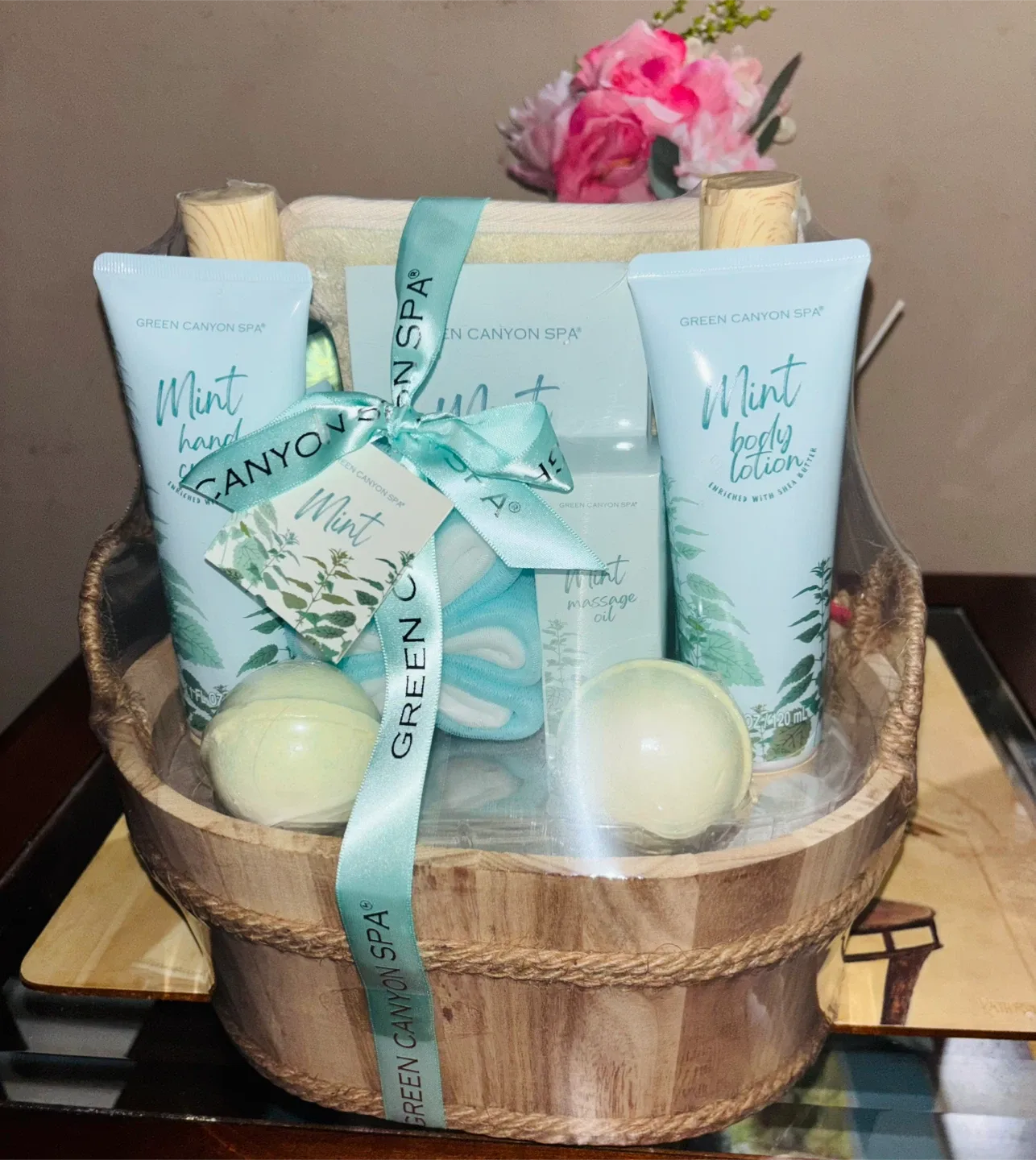 Body & Earth Lavender & Green Canyon Spa Mint Gift Basket