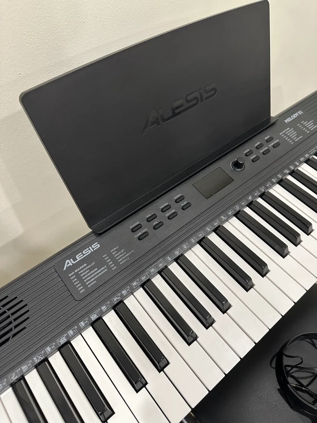 Alesis Melody 61 Key Keyboard with Stand and Bench image indicator(2)