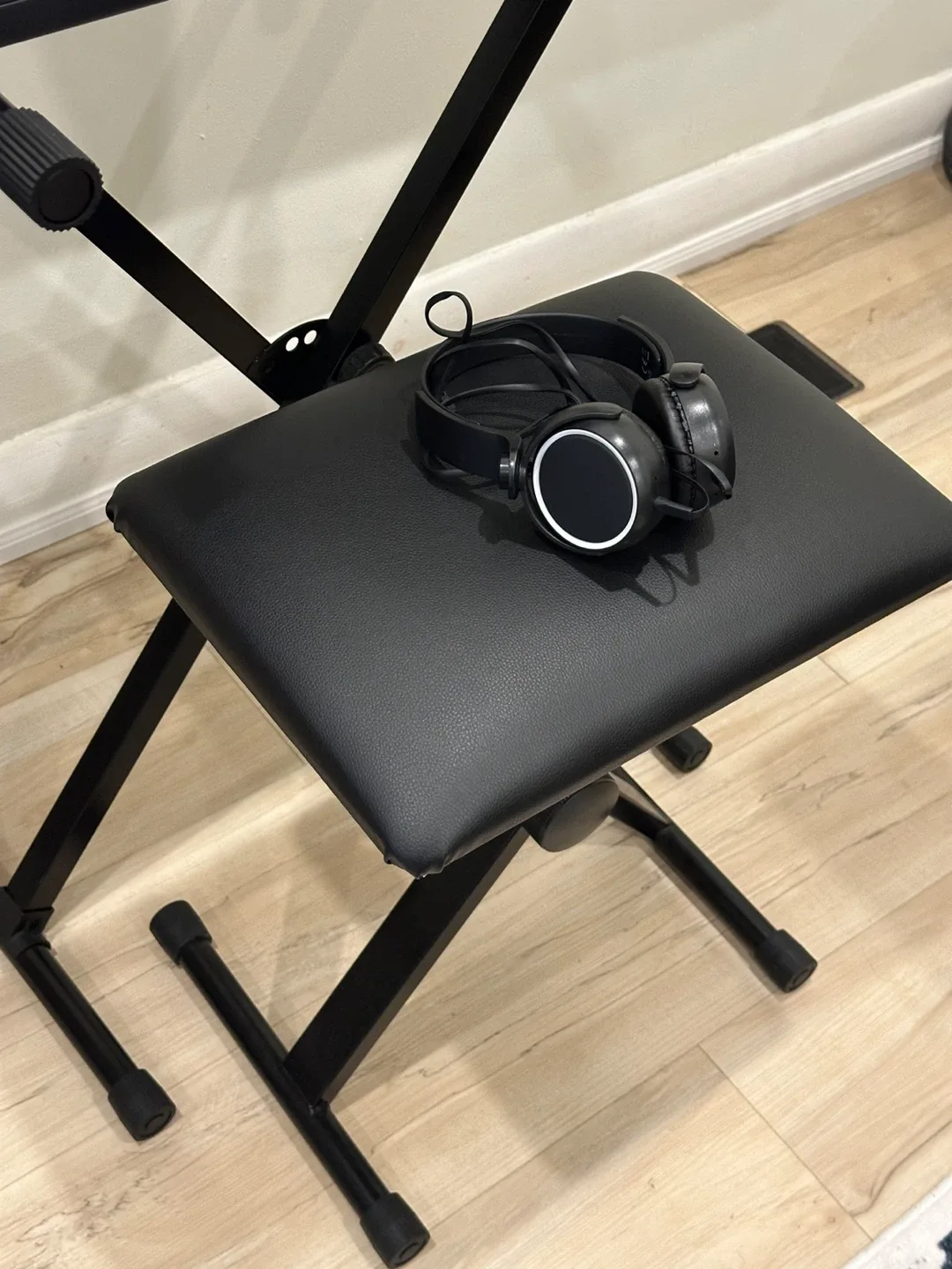 Alesis Melody 61 Key Keyboard with Stand and Bench image indicator(7)