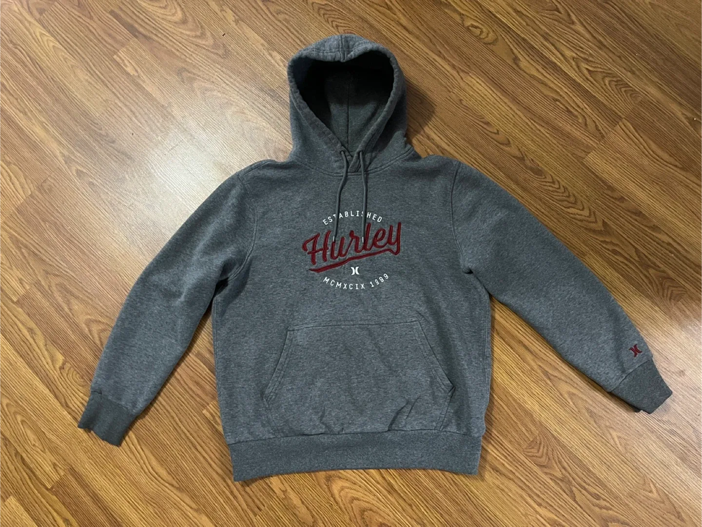 Hurley men’s medium hoodie embroidered logo grey fleece