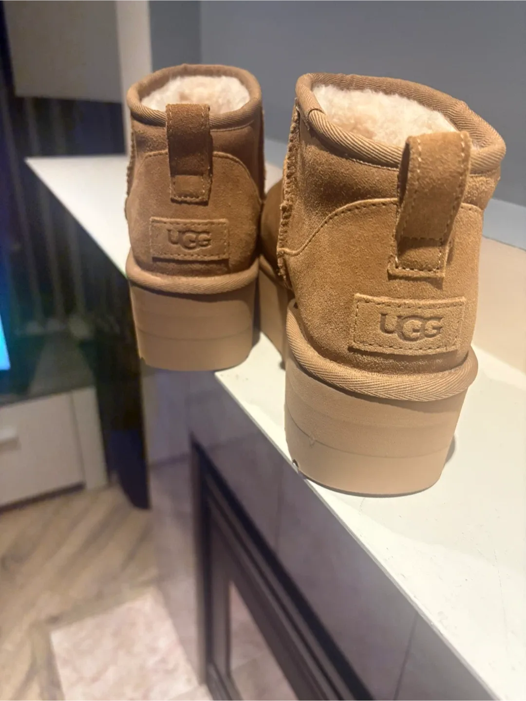 UGG Women's Classic Ultra Mini Platform Boots - Size 7 image indicator(2)