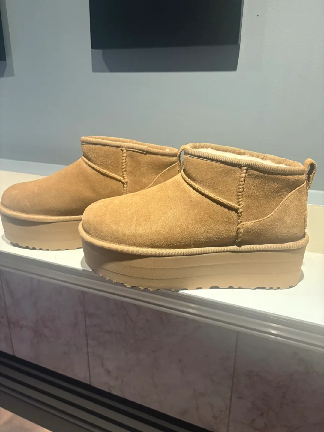 UGG Women's Classic Ultra Mini Platform Boots - Size 7