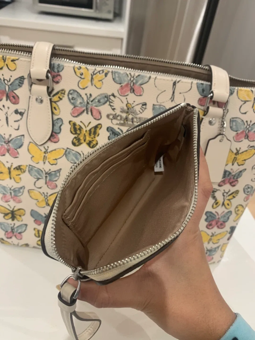 🦋 Coach Butterfly Print Gallery Tote Bag & Wristlet Set 🦋 image indicator(6)