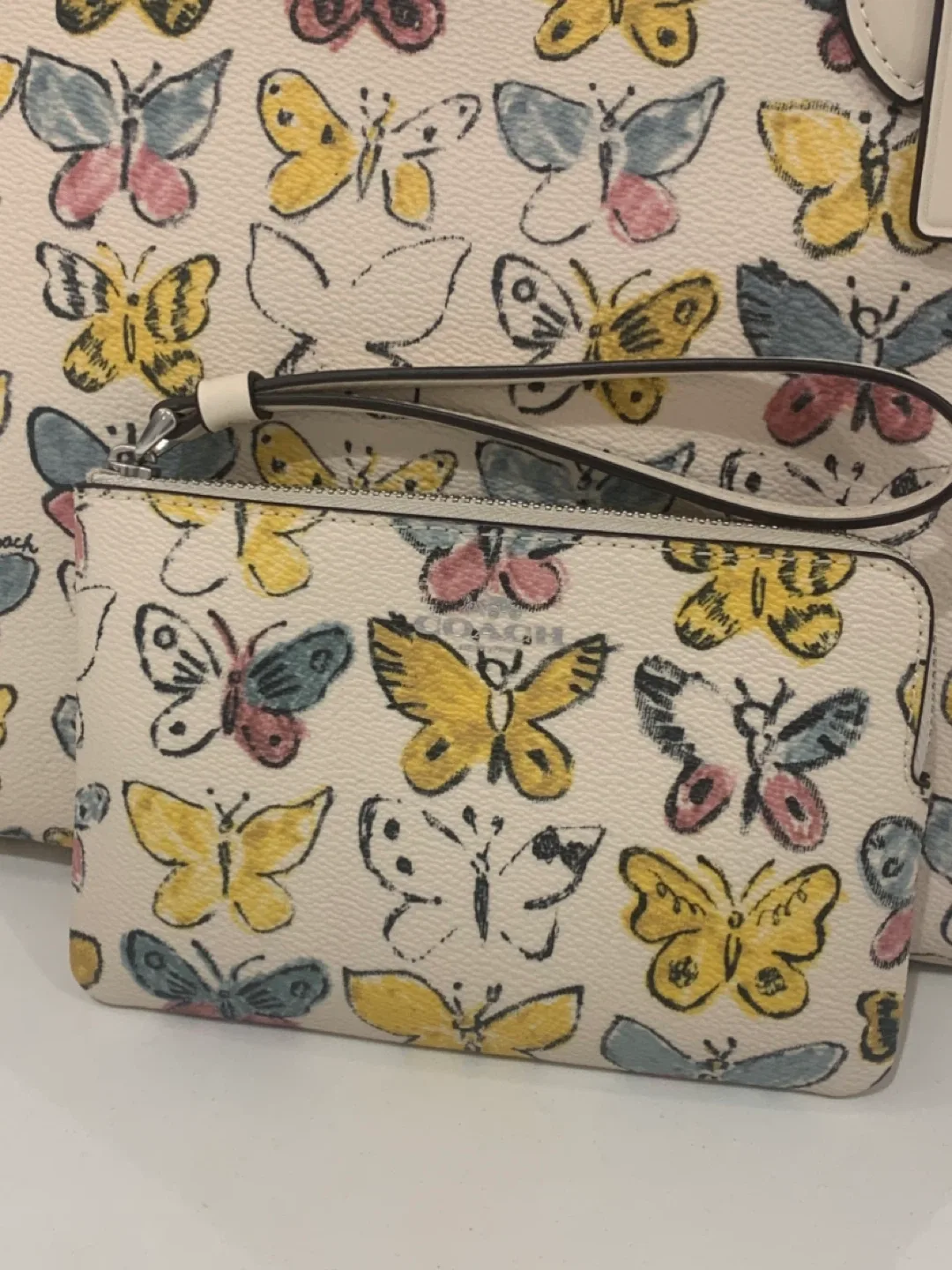 🦋 Coach Butterfly Print Gallery Tote Bag & Wristlet Set 🦋 image indicator(5)