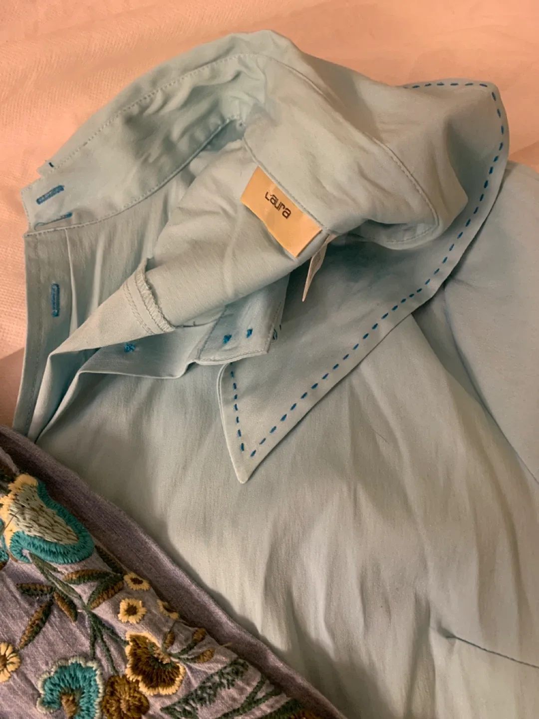 Laura Blue Blouse & Embroidered Denim Shirt - Size M image indicator(3)
