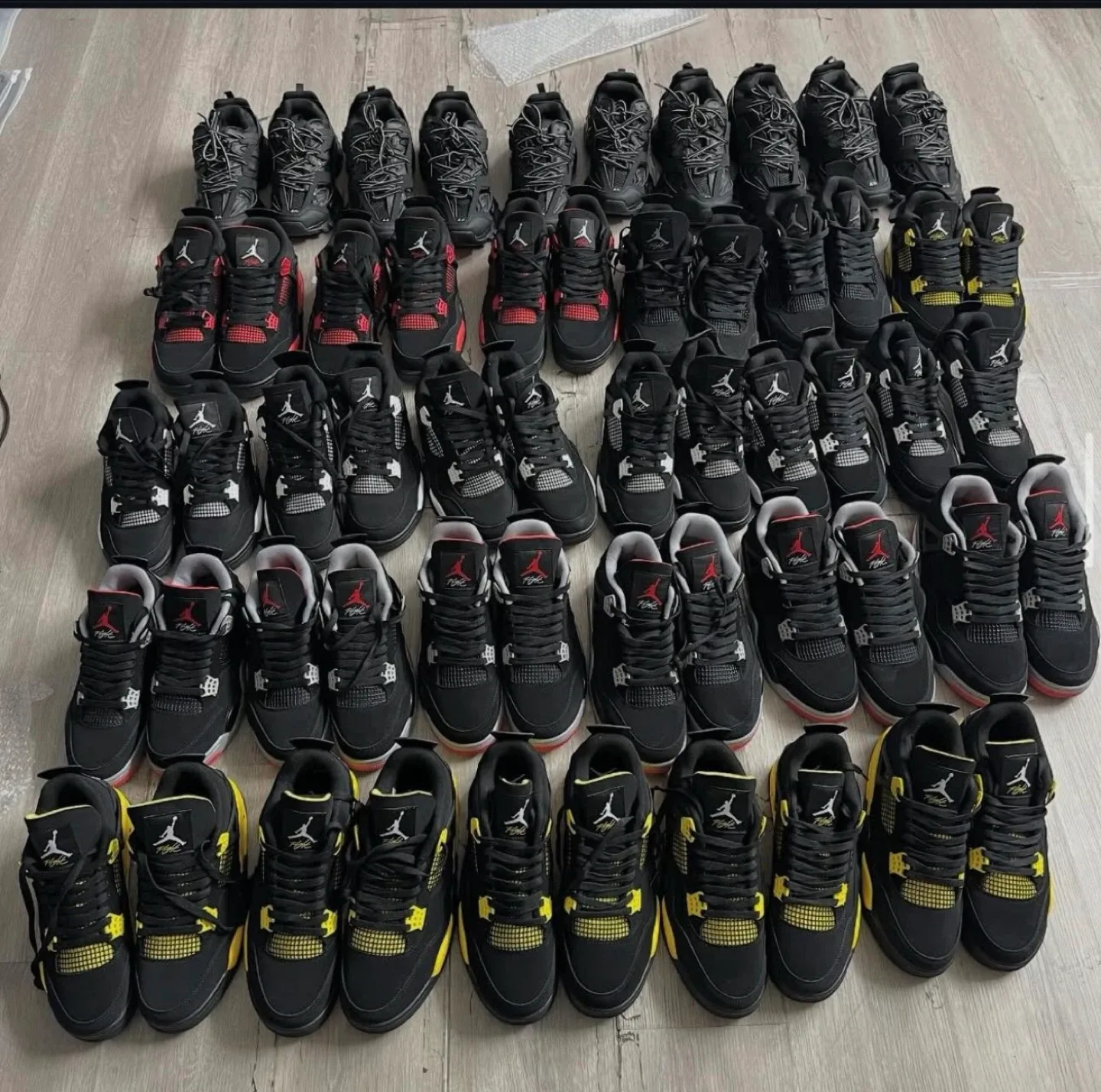 Air Jordan 4 Retro sneakers