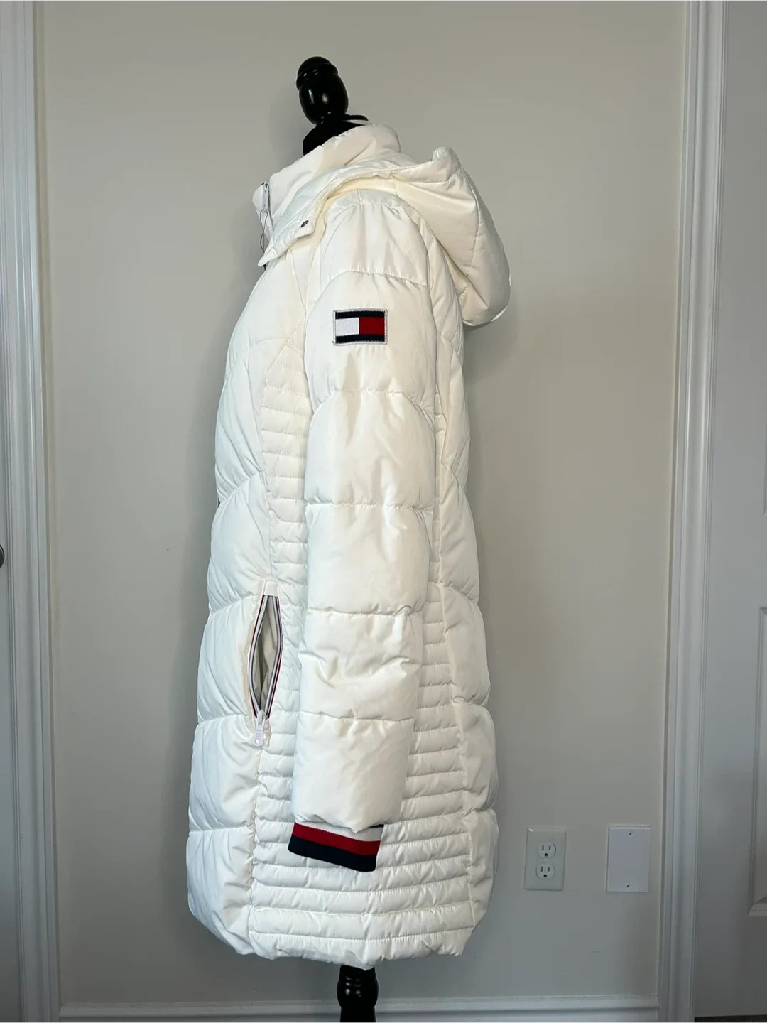 Size M - NEW with Tag, Tommy Hilfiger White Puffer Coat image indicator(3)