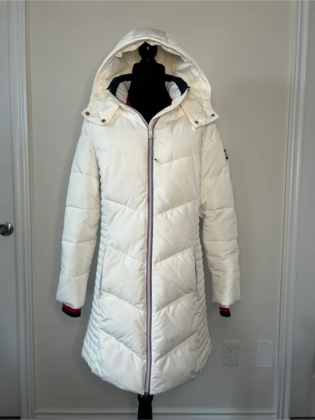 Size M - NEW with Tag, Tommy Hilfiger White Puffer Coat
