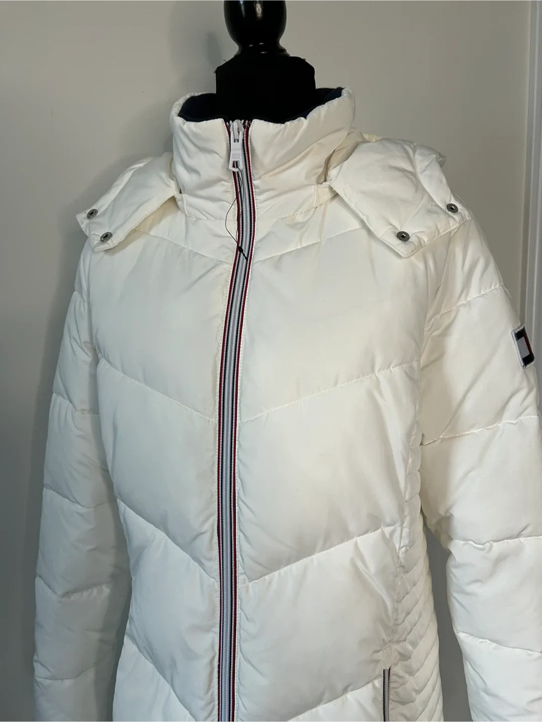 Size M - NEW with Tag, Tommy Hilfiger White Puffer Coat image indicator(8)