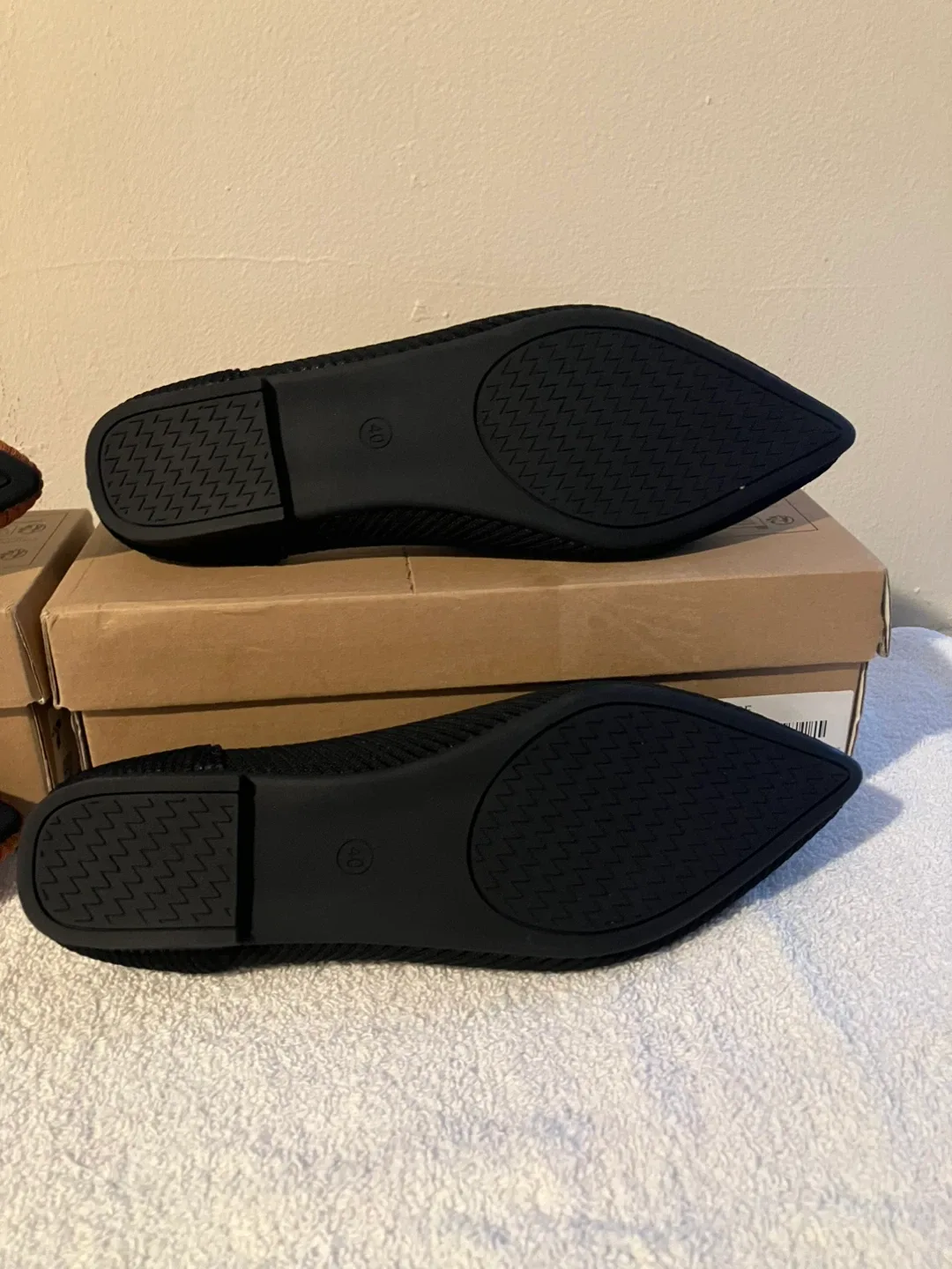 Brand New Tingrise woman’s flat pointed toe shoes - size 10 image indicator(5)