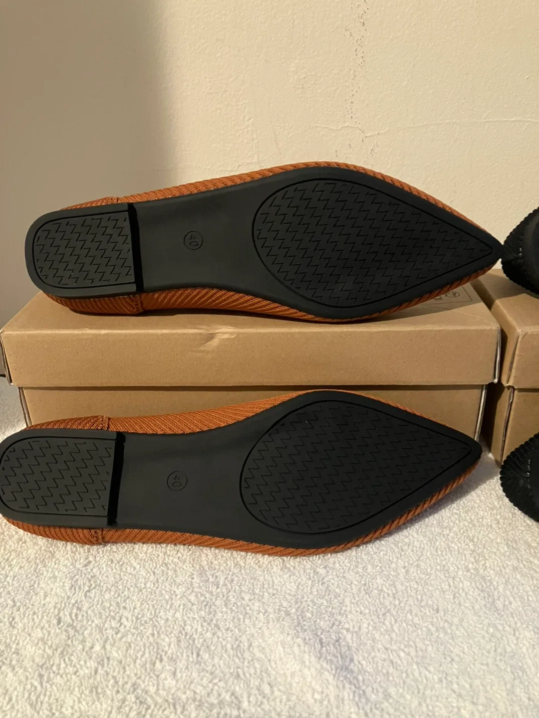 Brand New Tingrise woman’s flat pointed toe shoes - size 10 image indicator(4)