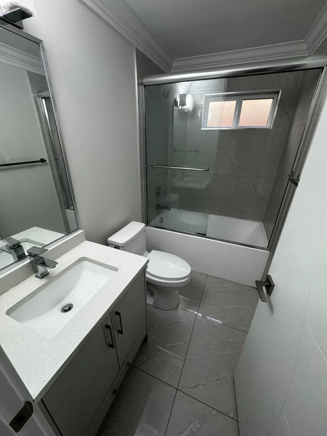 One private room available in two brand new basement image indicator(6)