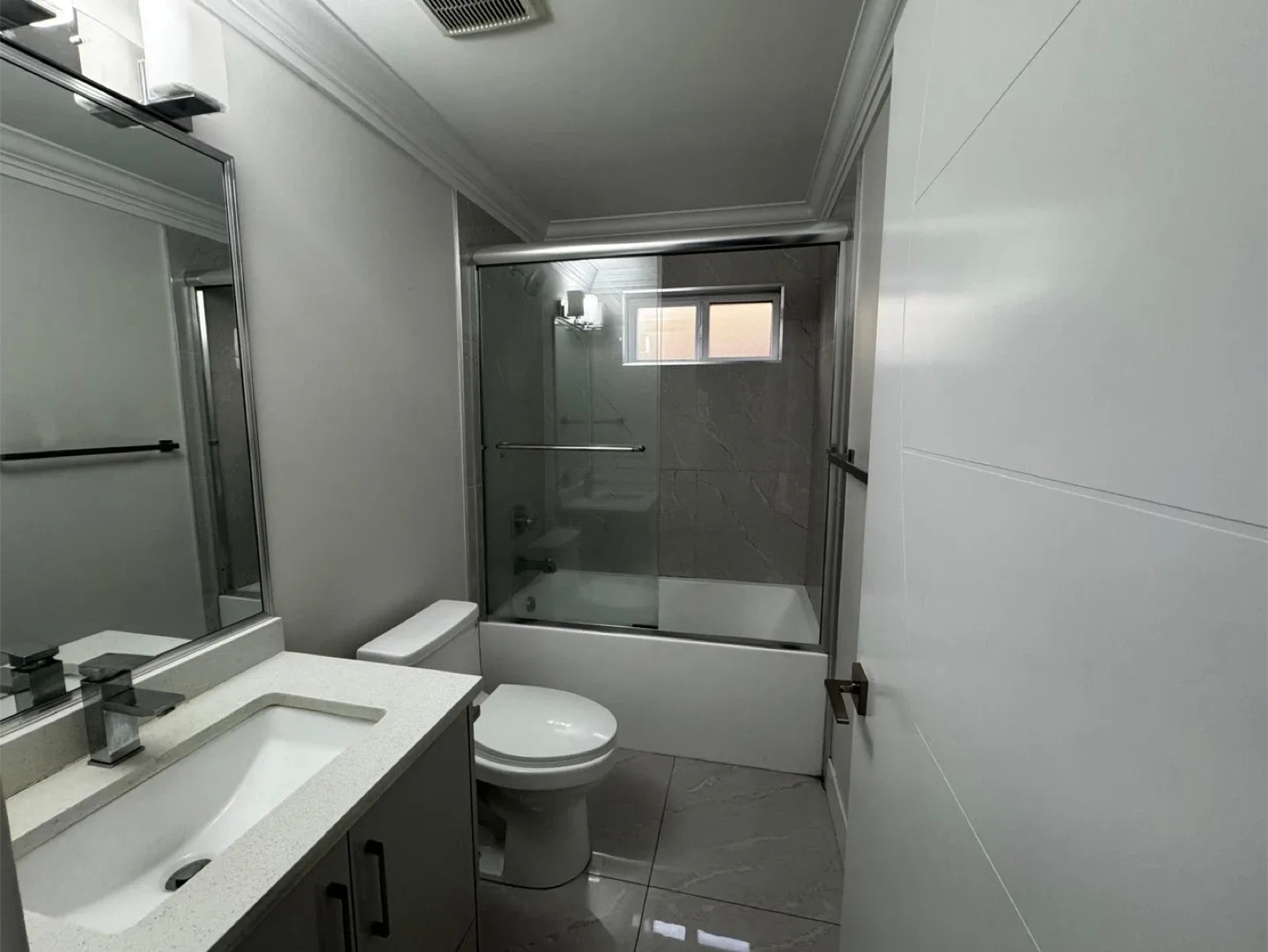 One private room available in two brand new basement image indicator(5)