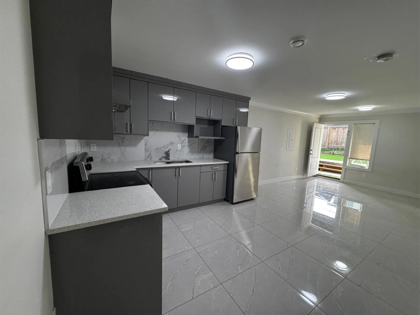 One private room available in two brand new basement - photo 4