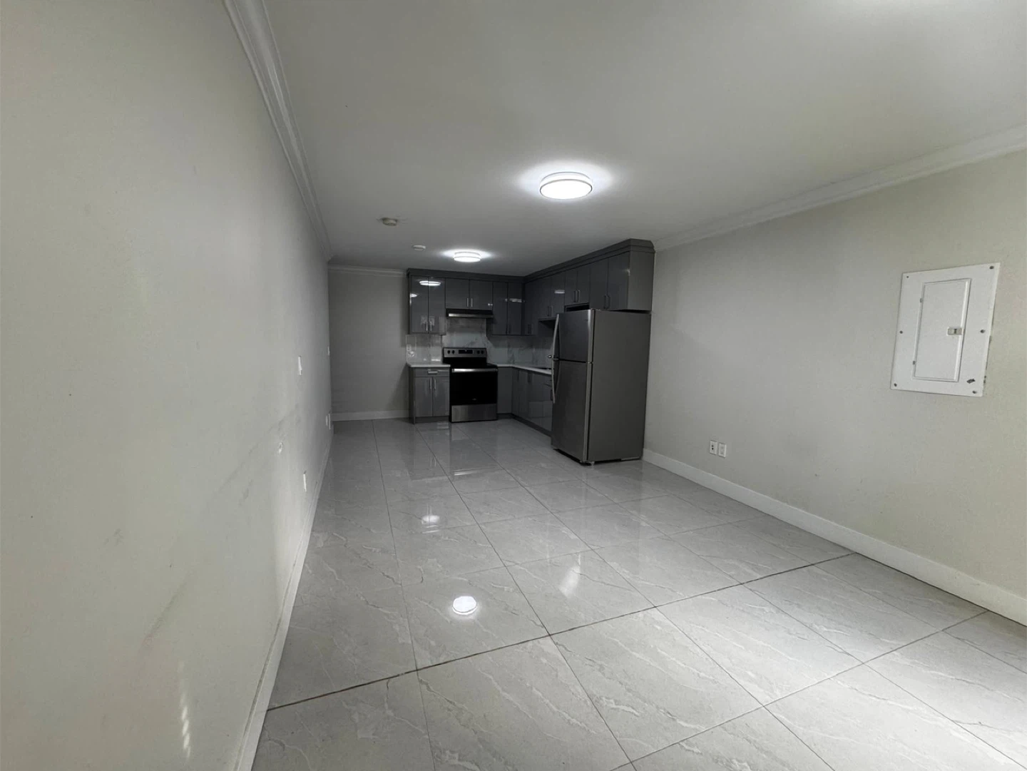 One private room available in two brand new basement - photo 3