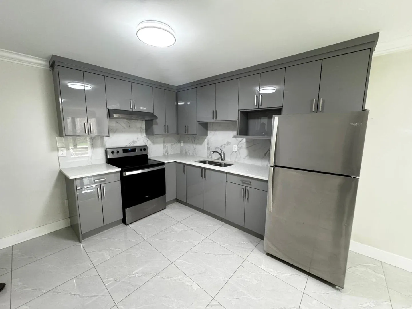 One private room available in two brand new basement image indicator(2)