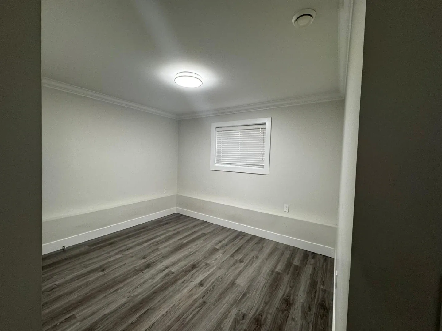 One private room available in two brand new basement image indicator(7)