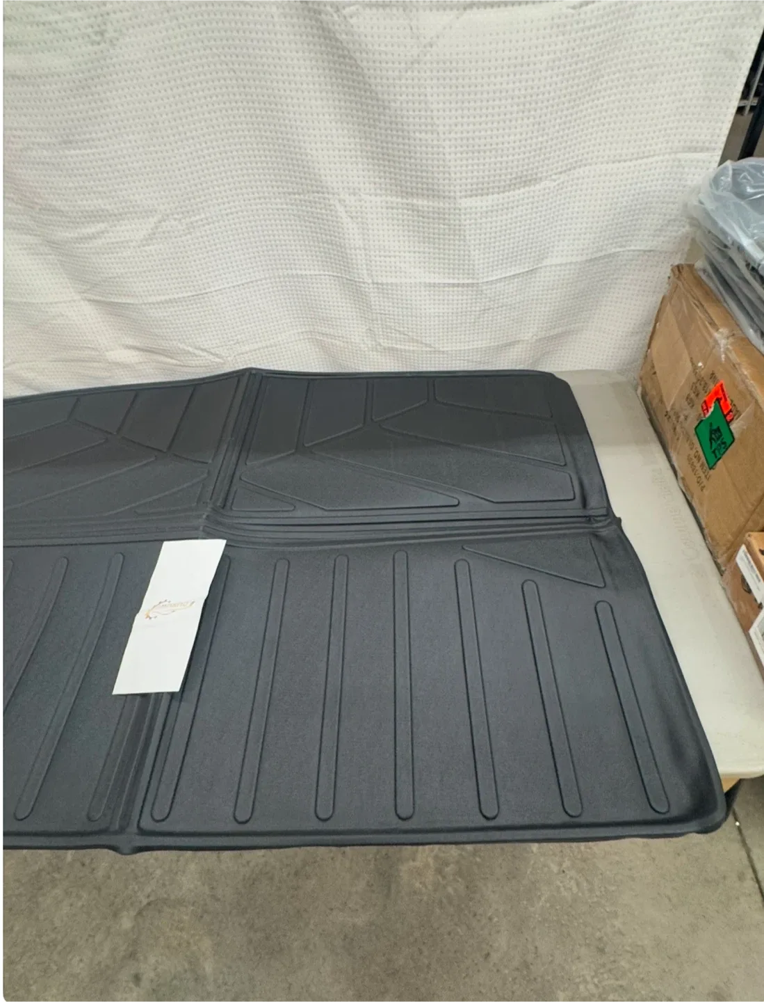 Cadillac Escalade ESV Rear Cargo Mat image indicator(10)
