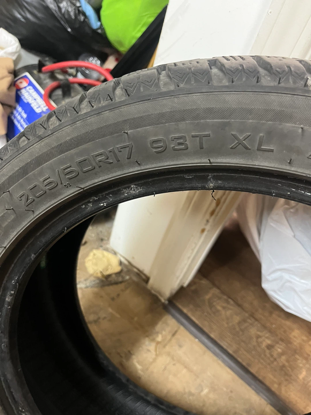 Winter MK677 205/50R17 93T XL Tire