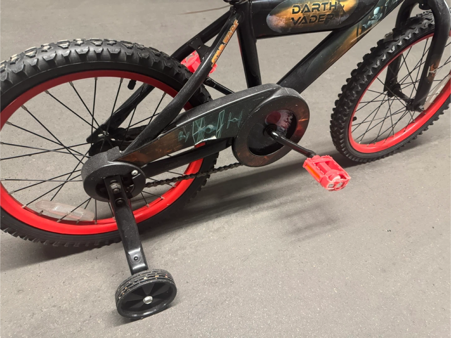Darth Vader Kids' Bike - Great Condition! - photo 3