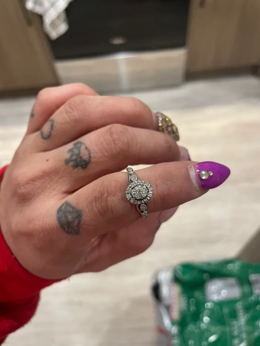 White Gold Diamond Ring Set image indicator(4)