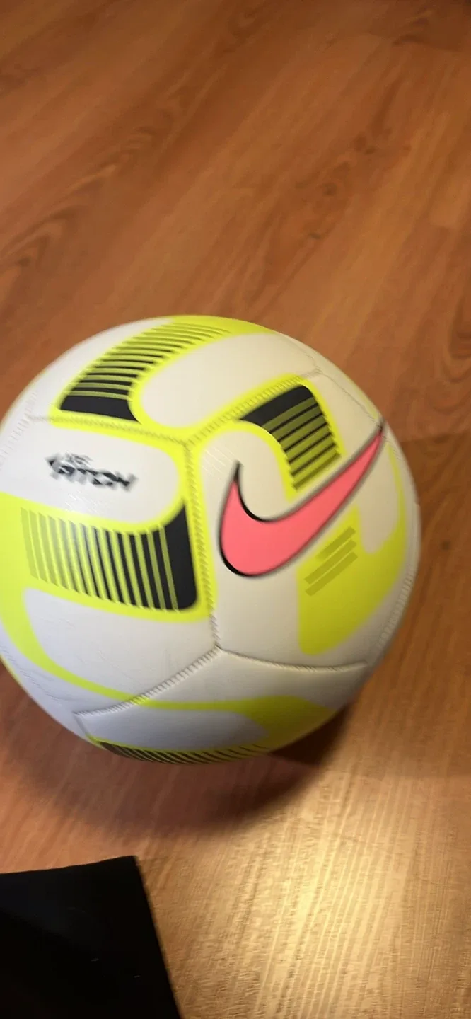 Nike pitch soccer ball 2022 - 2023 image indicator(3)
