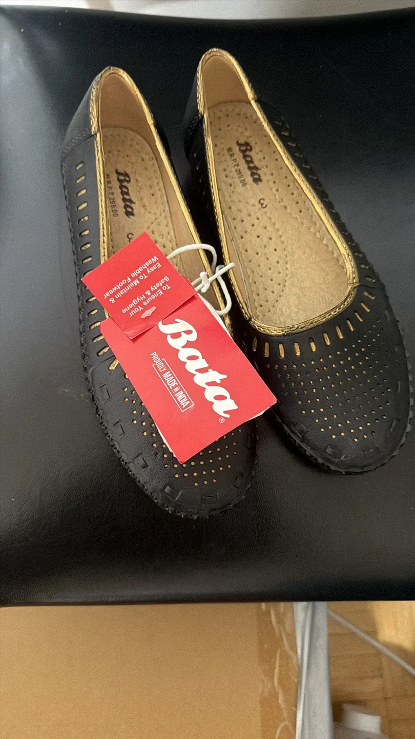 Bata Black Flats - Size 3