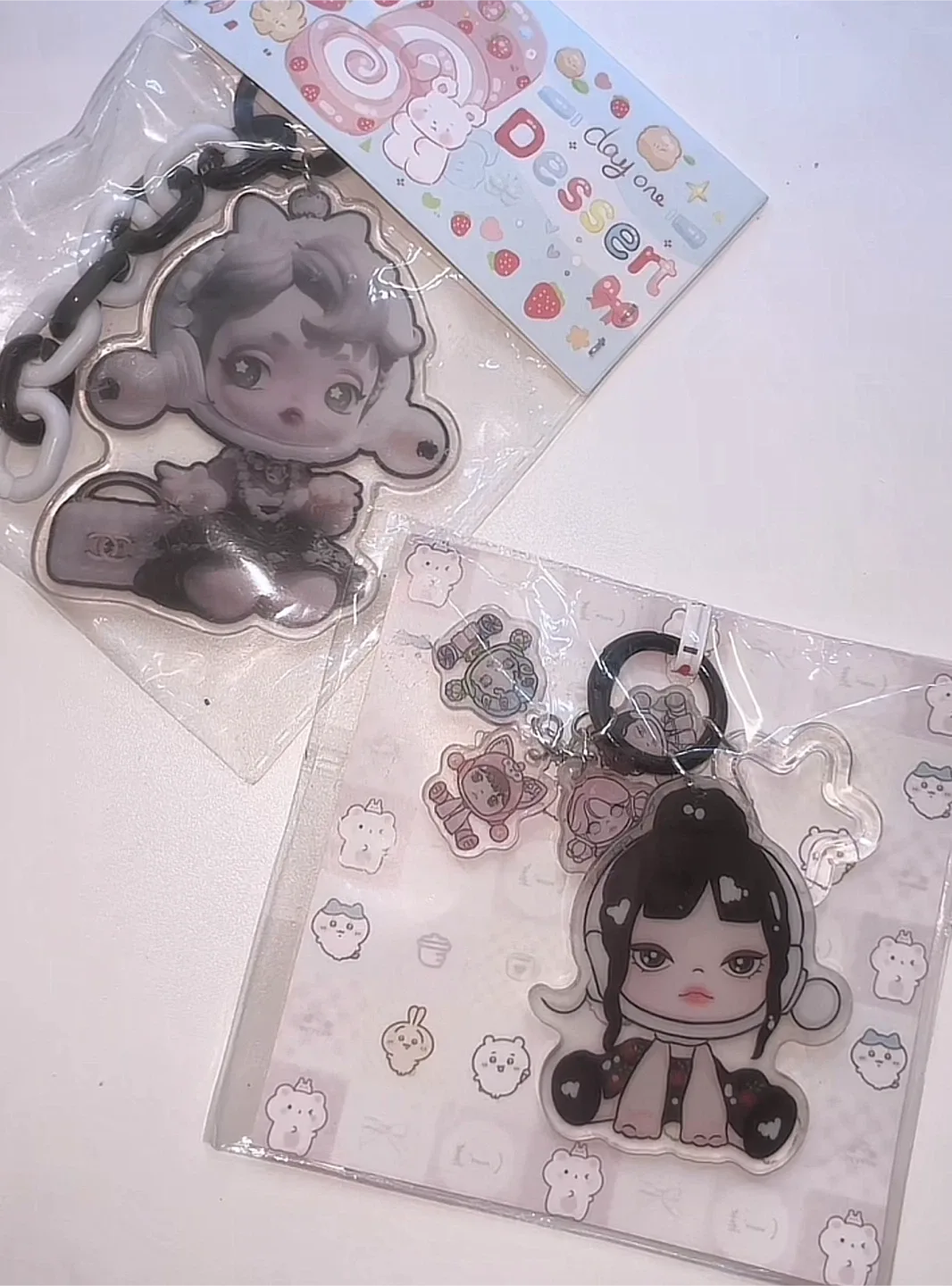 15$ keychains and phone accessories