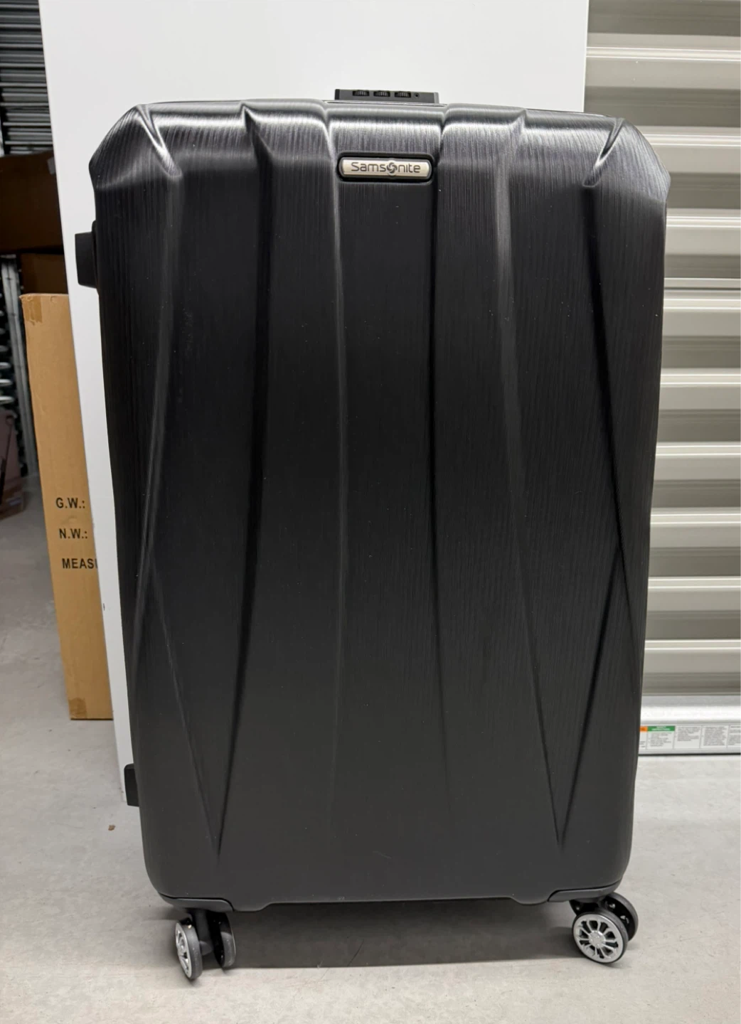 Samsonite Centric 2 Hardside Spinner Medium Suitcase - Black