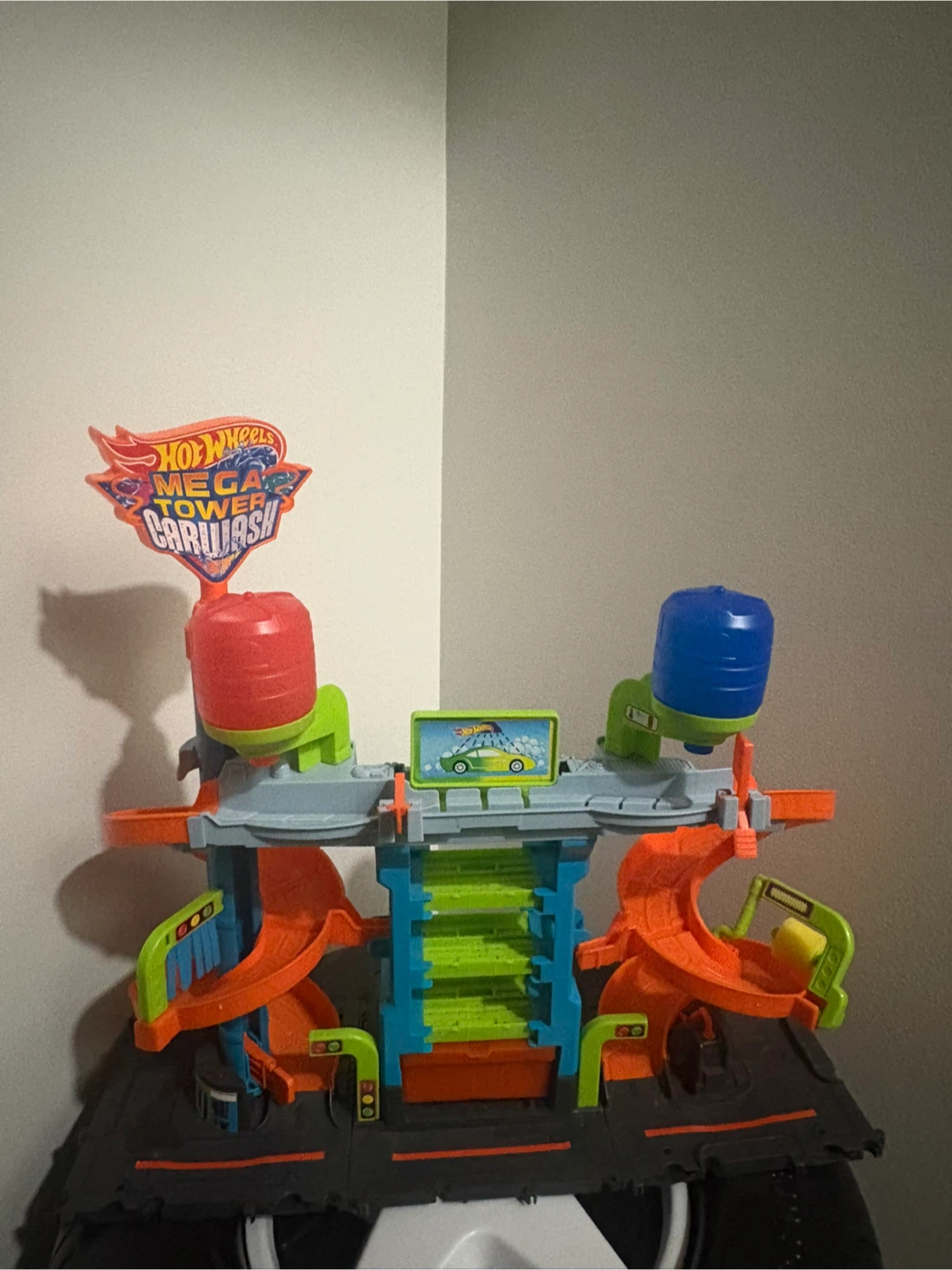 Hot Wheels Mega Tower Carwash Playset