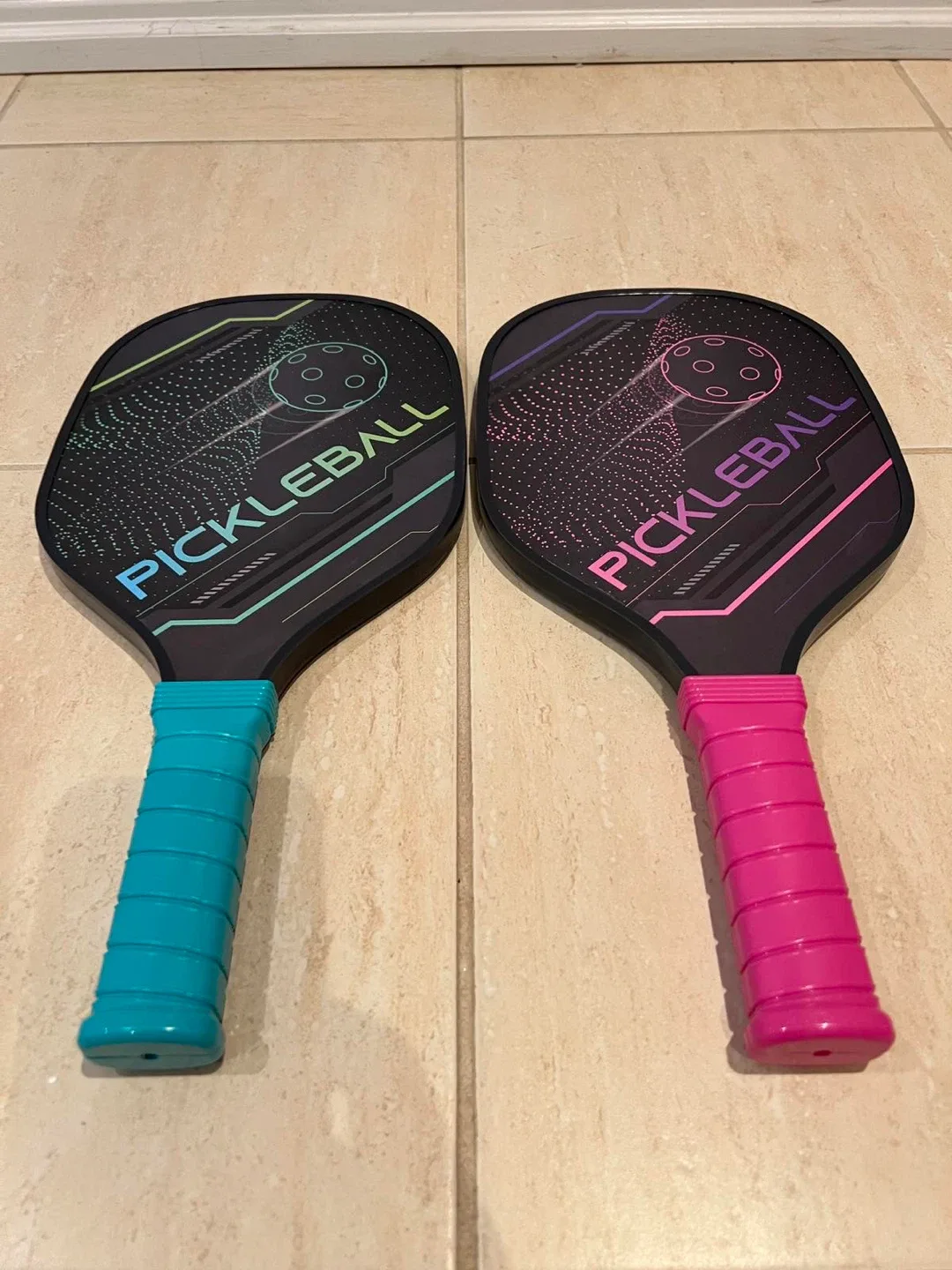 Pickleball Paddle Set w/ Balls & Bag image indicator(6)