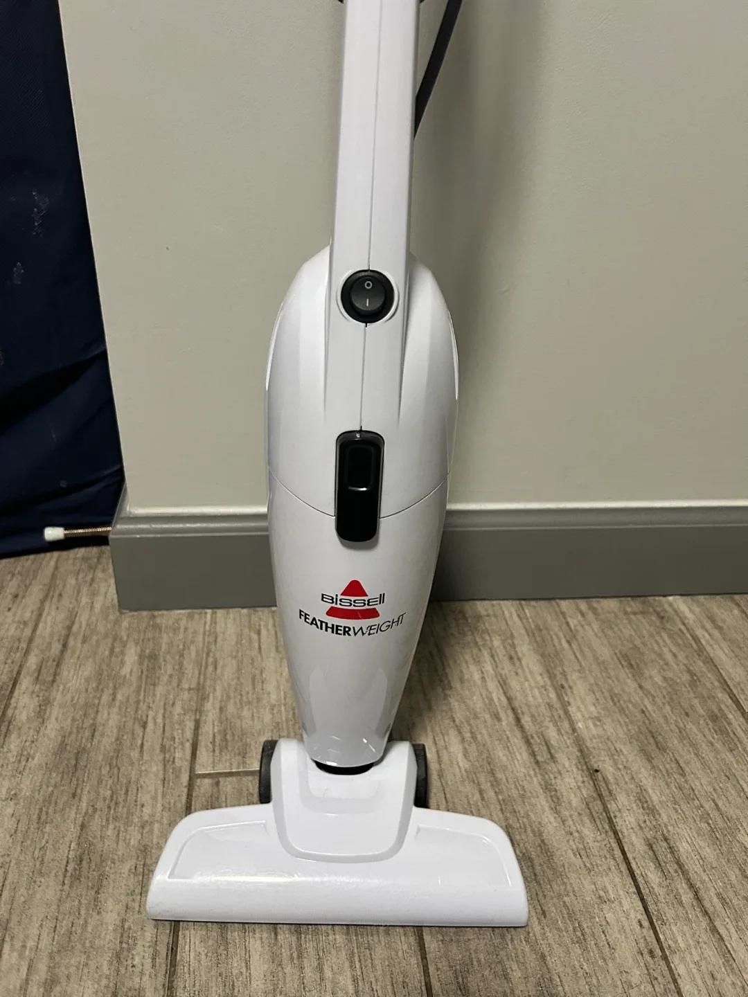 Bissell FeatherWeight Stick Lightweight Bagless Vacuum image indicator(2)