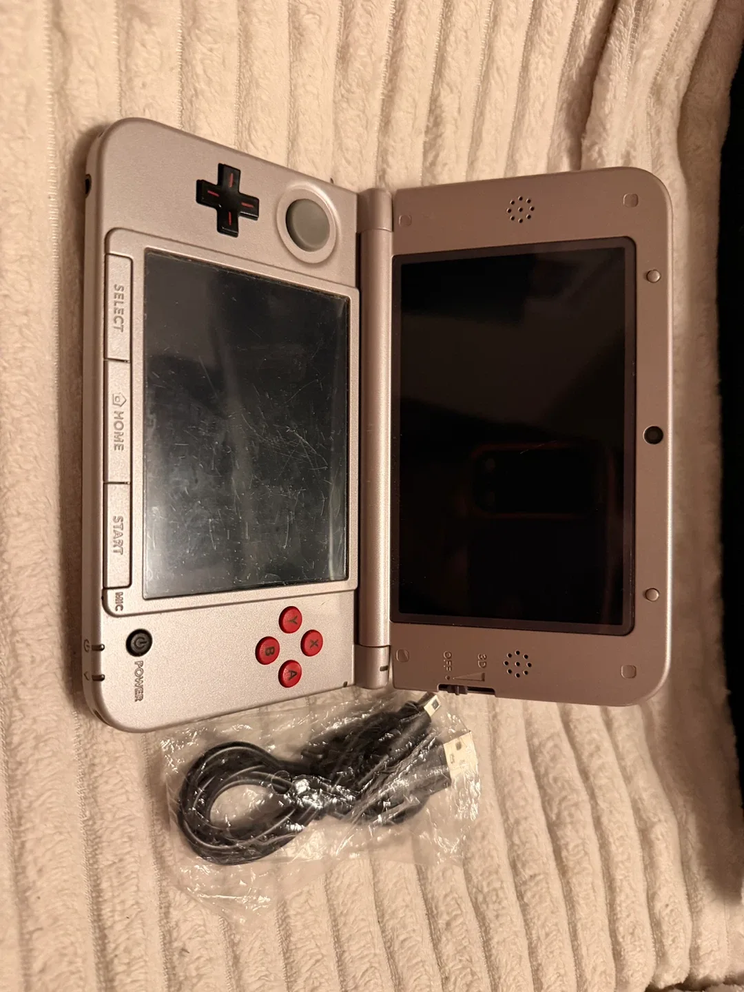Nintendo 3DS XL NES Edition Console image indicator(3)