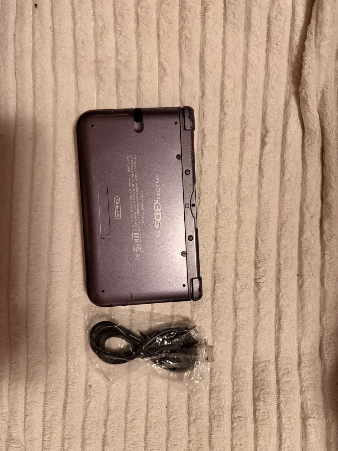 Nintendo 3DS XL NES Edition Console image indicator(2)