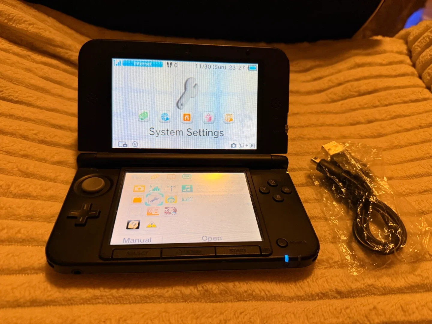 Nintendo 3DS XL Silver Luigi Edition image indicator(4)