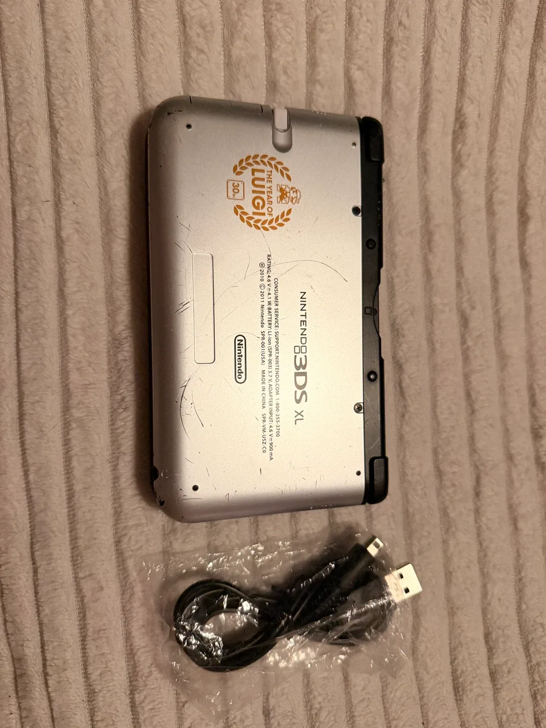 Nintendo 3DS XL Silver Luigi Edition image indicator(2)