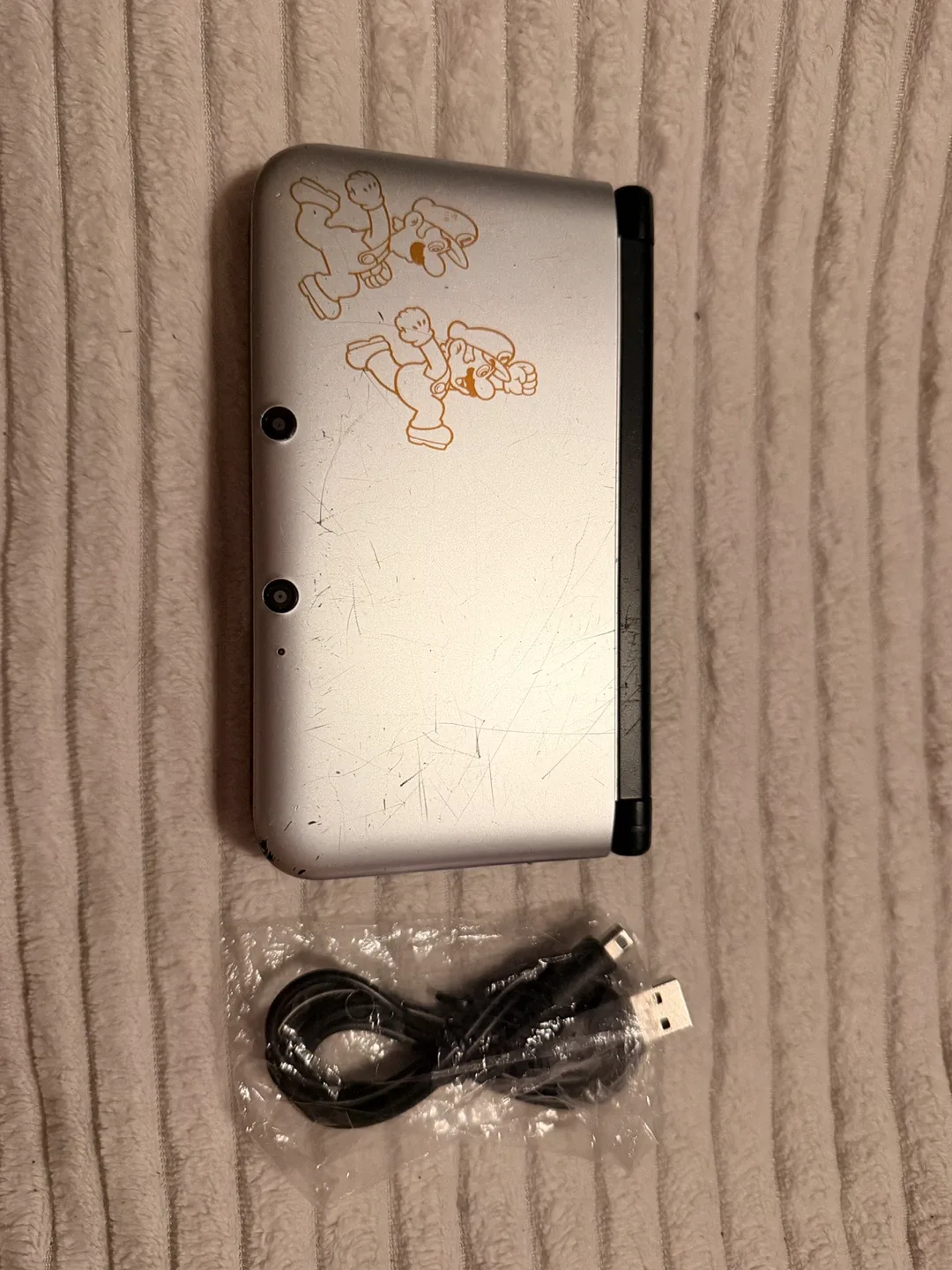 Nintendo 3DS XL Silver Luigi Edition