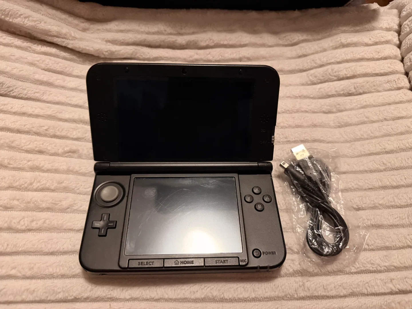 Nintendo 3DS XL Black with Charger image indicator(3)