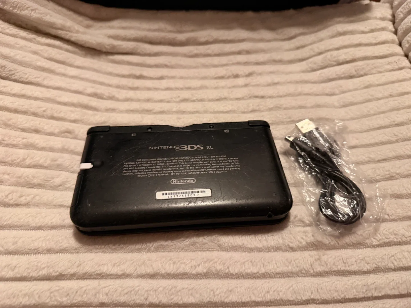 Nintendo 3DS XL Black with Charger image indicator(2)