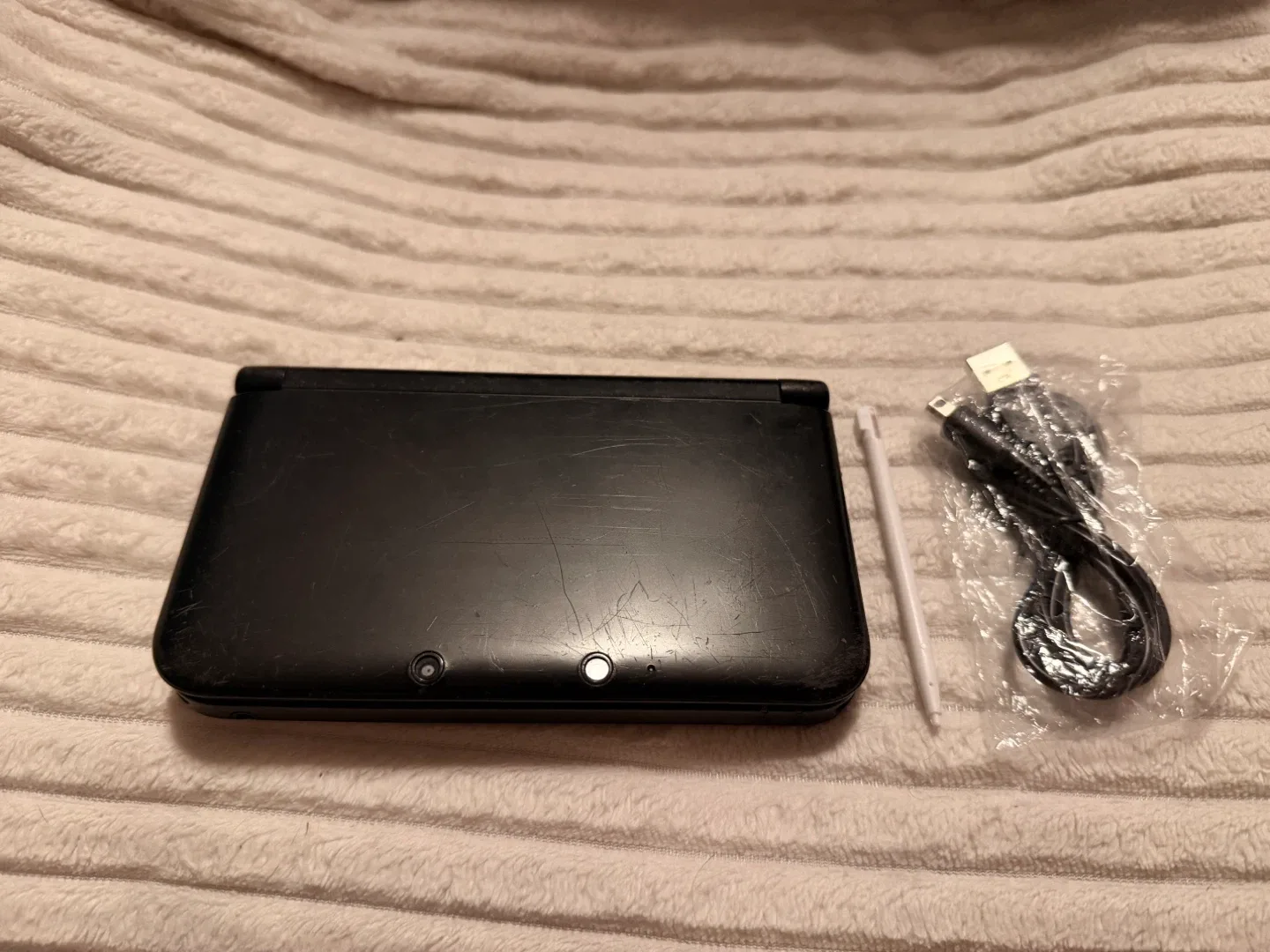 Nintendo 3DS XL Black with Charger image indicator(5)