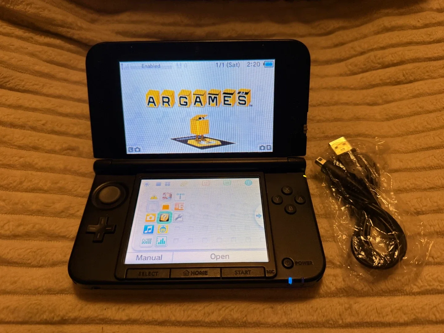 Nintendo 3DS XL Black with Charger image indicator(4)