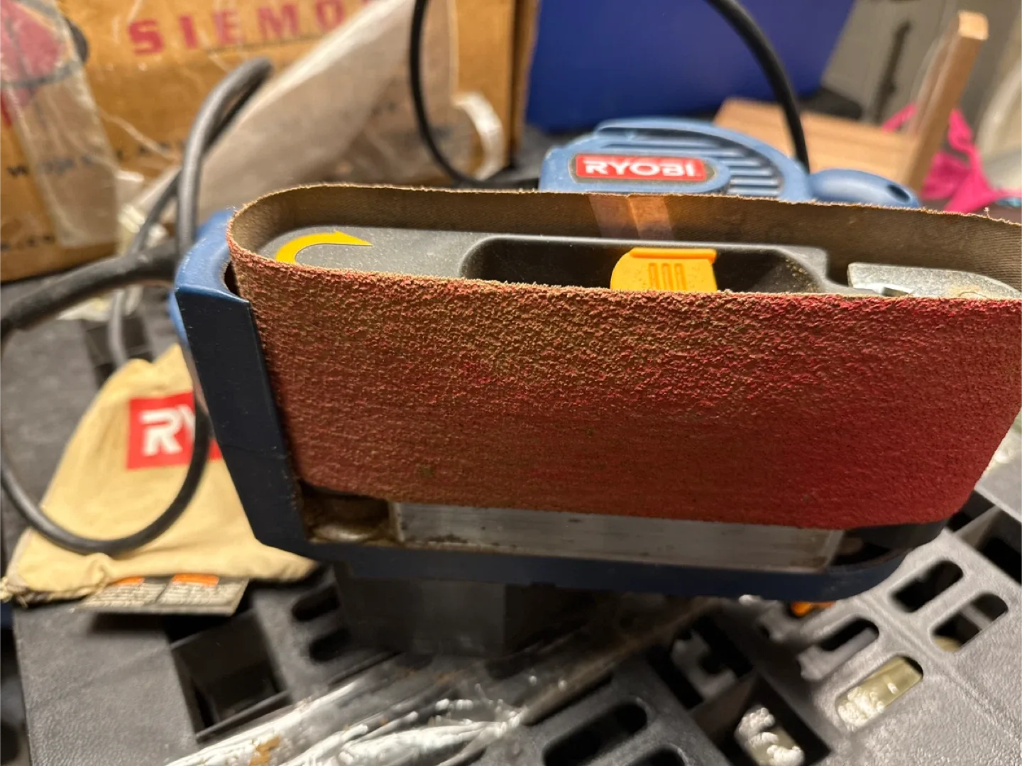 Ryobi BE318-2 Belt Sander image indicator(2)