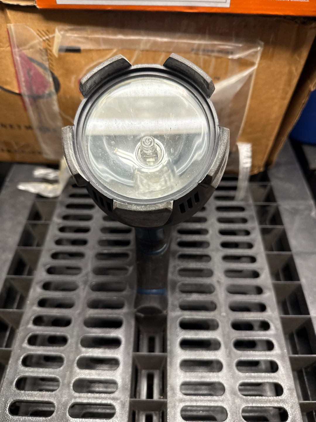 Ryobi P715 18V Cordless Spotlight - photo 2