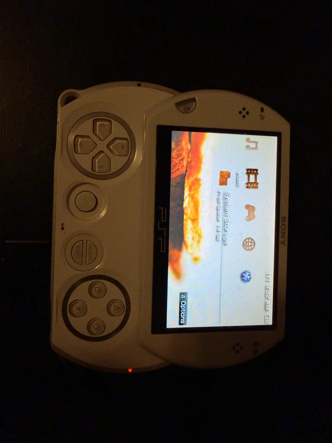 Sony PSP GO N1004 White image indicator(2)