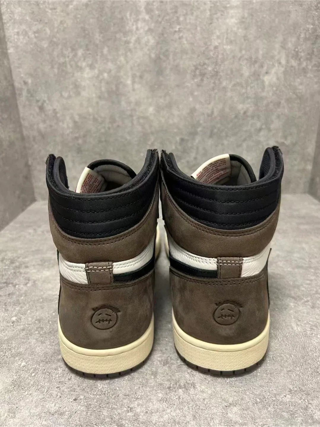 Nike Air Jordan 1 Travis Scott - og high mocha size 11 image indicator(3)